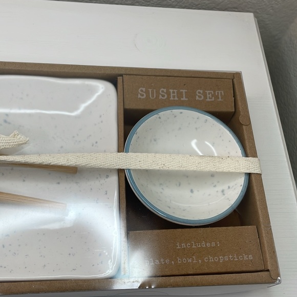 Sushi Set - Picture 2 of 3